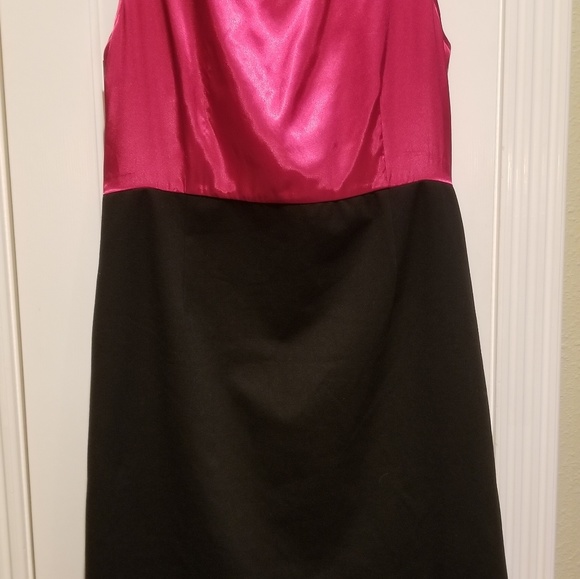 Lovely pink satin dress with black skirt - Picture 3 of 5